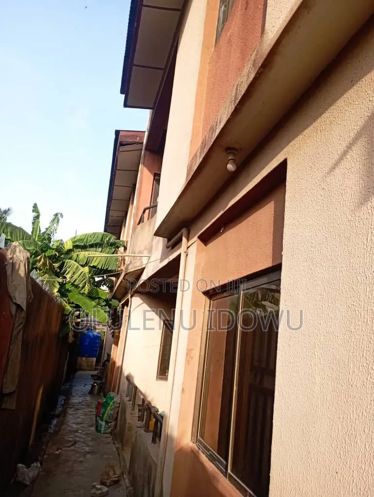 Furnished 3bdrm Block of Flats in Ijegun for sale in Ijegun