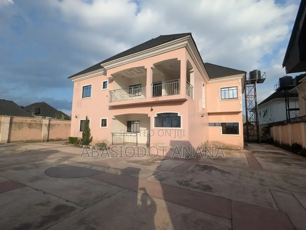 8bdrm Duplex in Osongoma Estate, Uyo for rent in Uyo