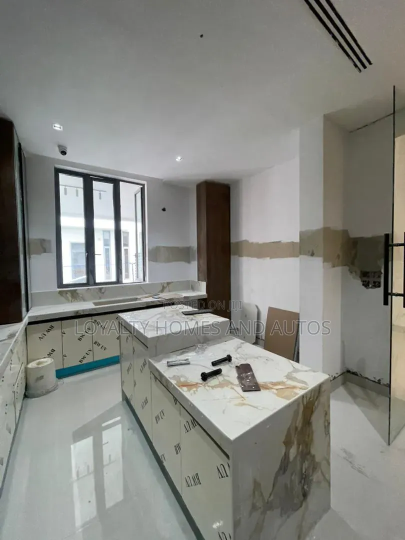 5bdrm Duplex in Ikate for sale in Ikate