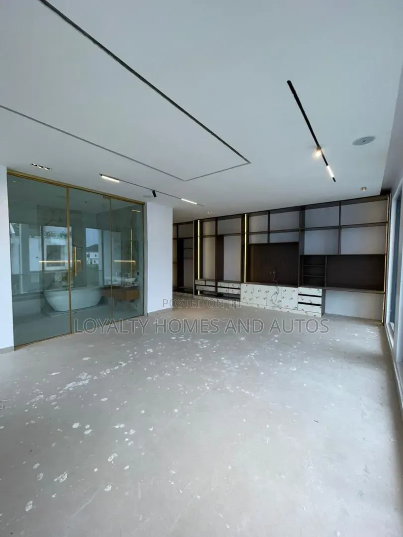 5bdrm Duplex in Ikate for sale in Ikate