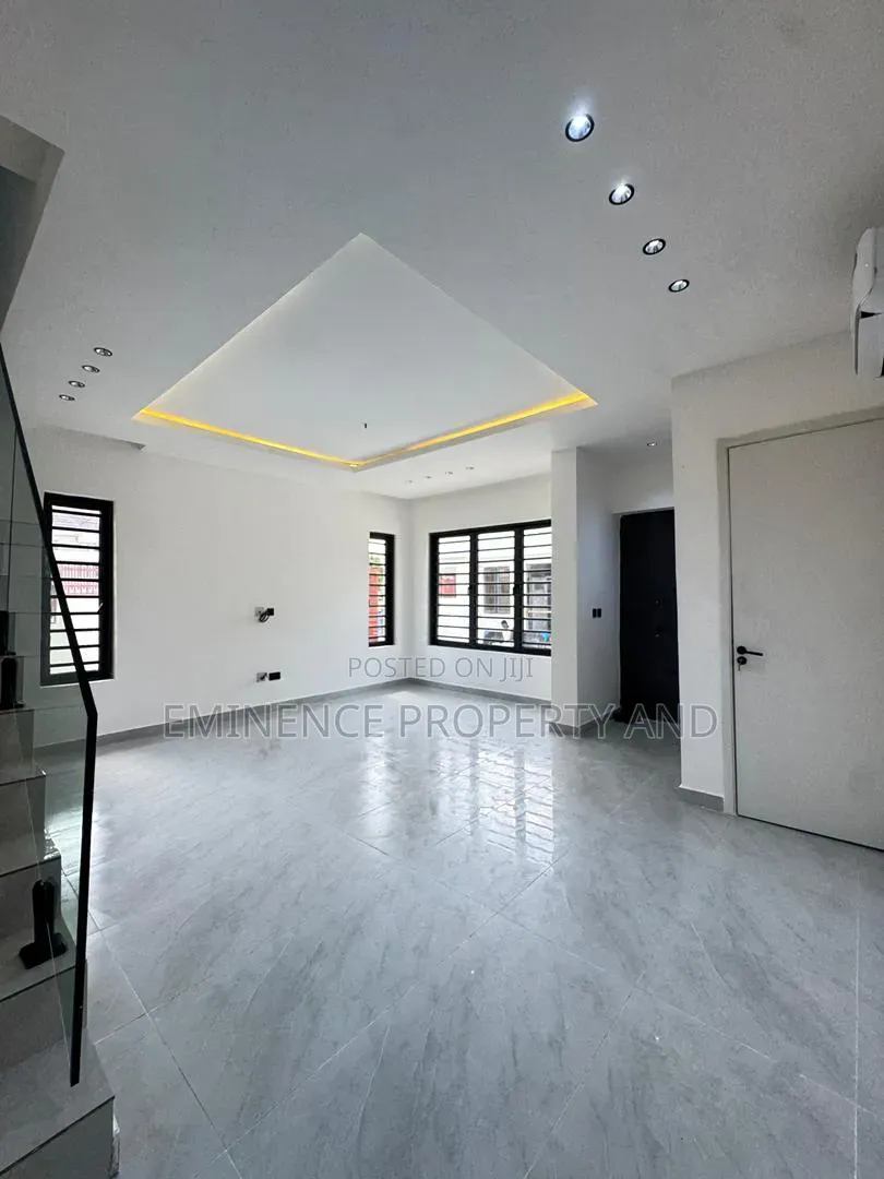 Spacious 3 Bedroom Maisonette Duplex With a Bq in Lekki Phase 1