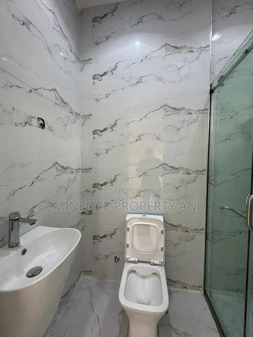 Spacious 3 Bedroom Maisonette Duplex With a Bq in Lekki Phase 1