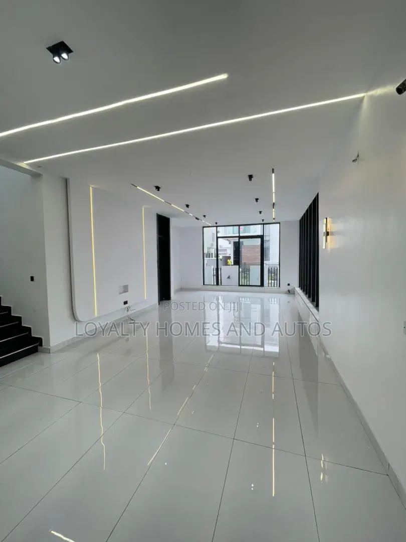 5bdrm Duplex in Chevron for sale in Chevron