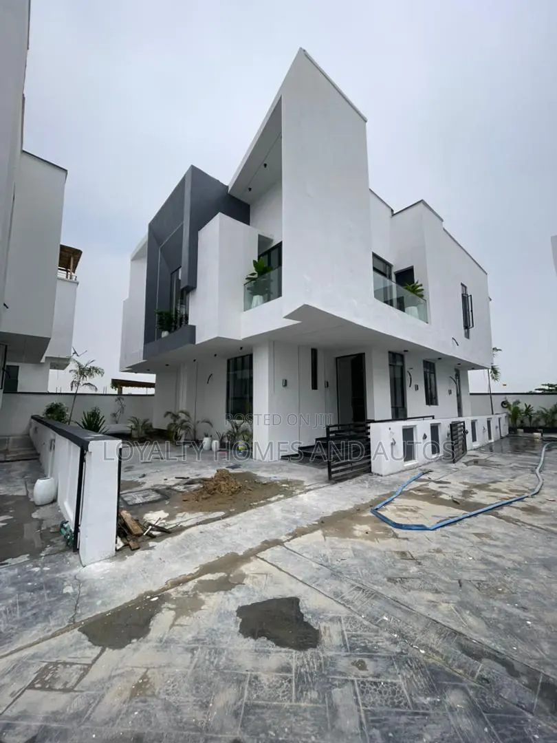 5bdrm Duplex in Chevron for sale in Chevron