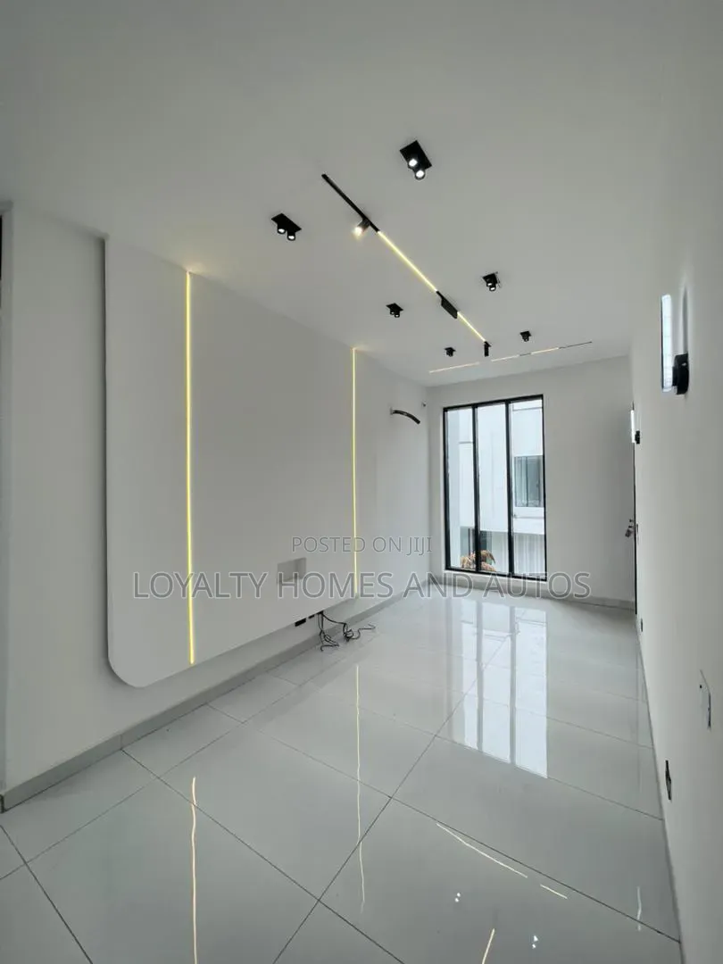 5bdrm Duplex in Chevron for sale in Chevron