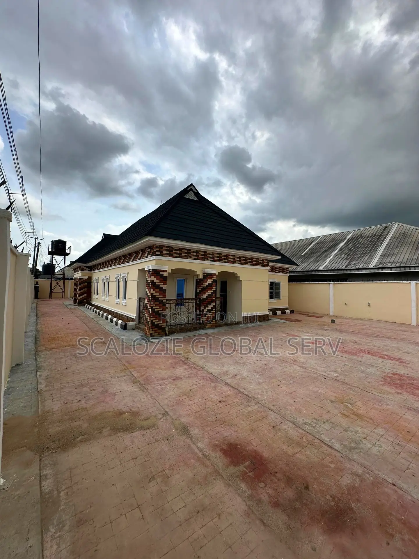 2bdrm Block of Flats in Rumunduru, Port-Harcourt for sale in Port-Harcourt