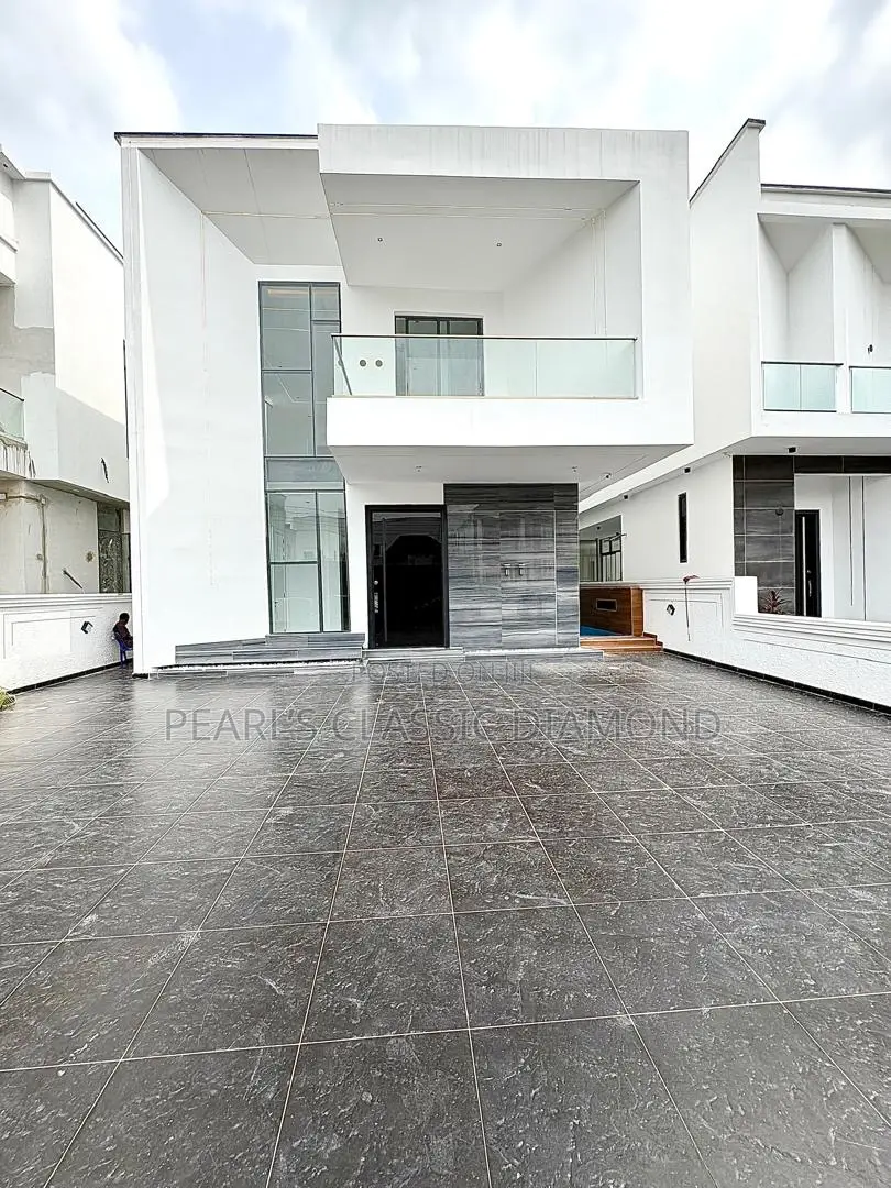 5bdrm Duplex in Ikota for sale in Ikota
