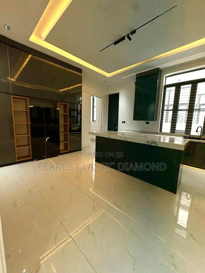 5bdrm Duplex in Ikota for sale in Ikota