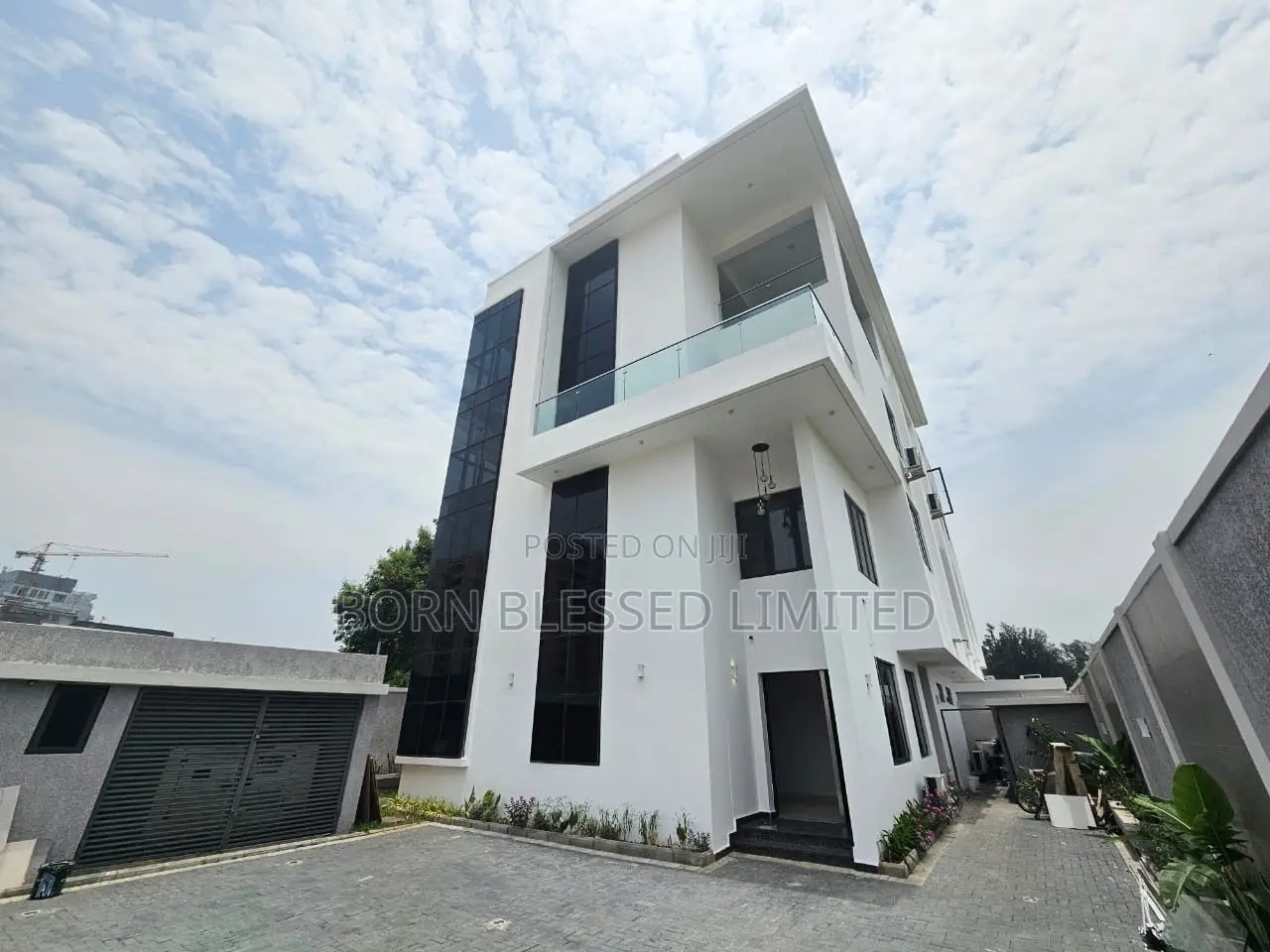 5bdrm Duplex in Banana Island for sale in Banana Island