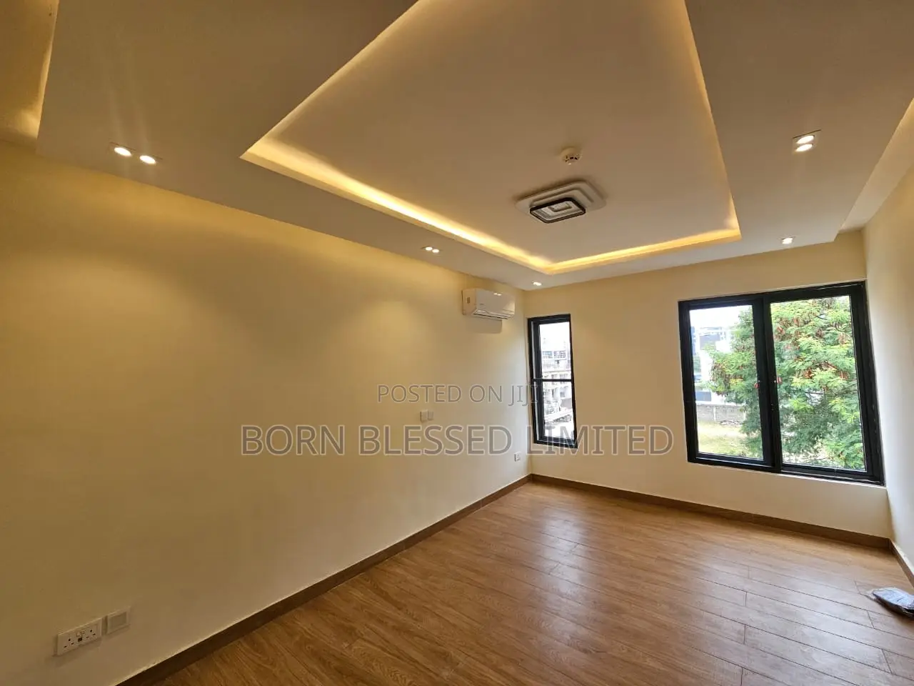 5bdrm Duplex in Banana Island for sale in Banana Island