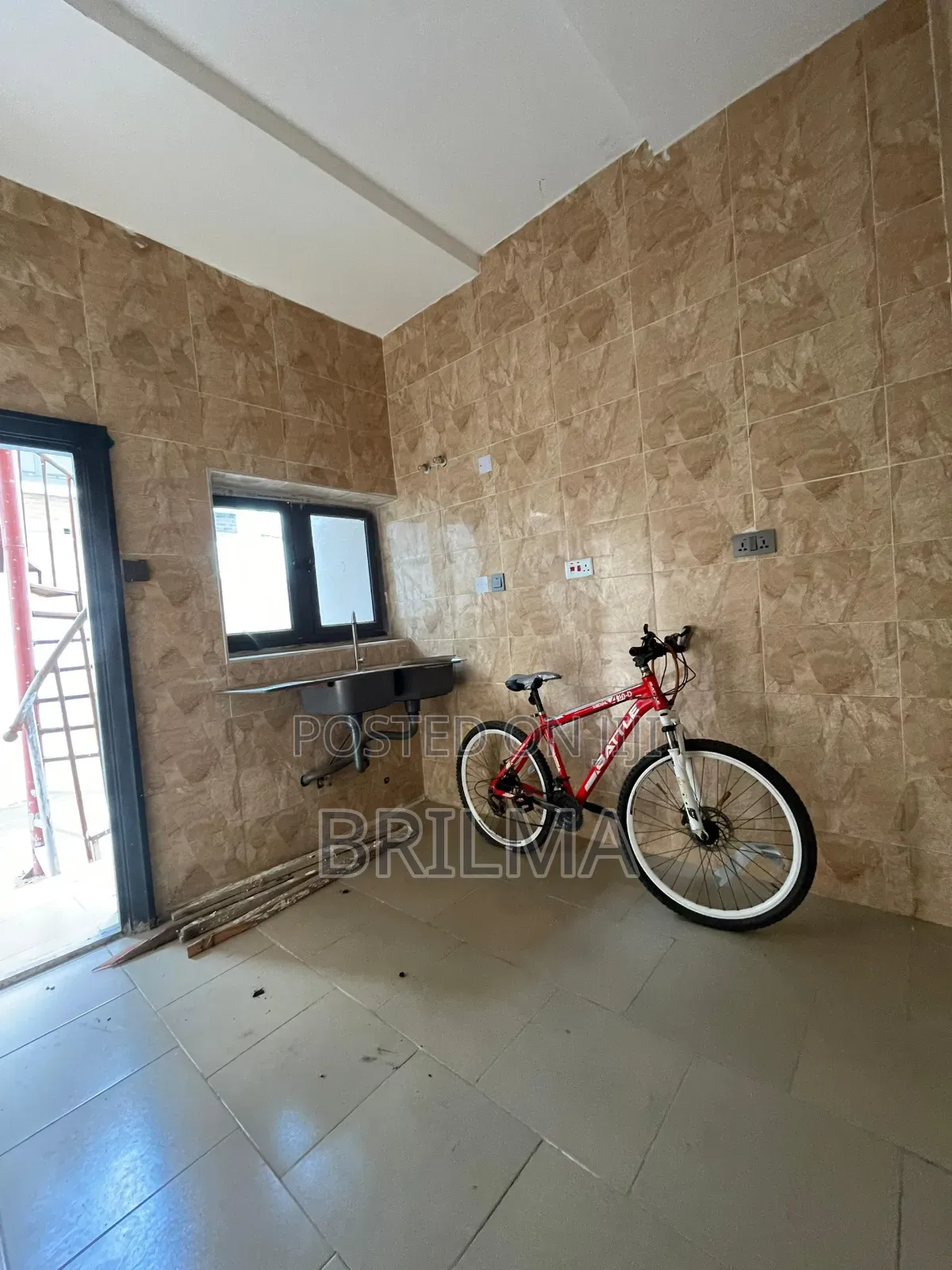 3bdrm Block of Flats in Jahi for sale in Jahi