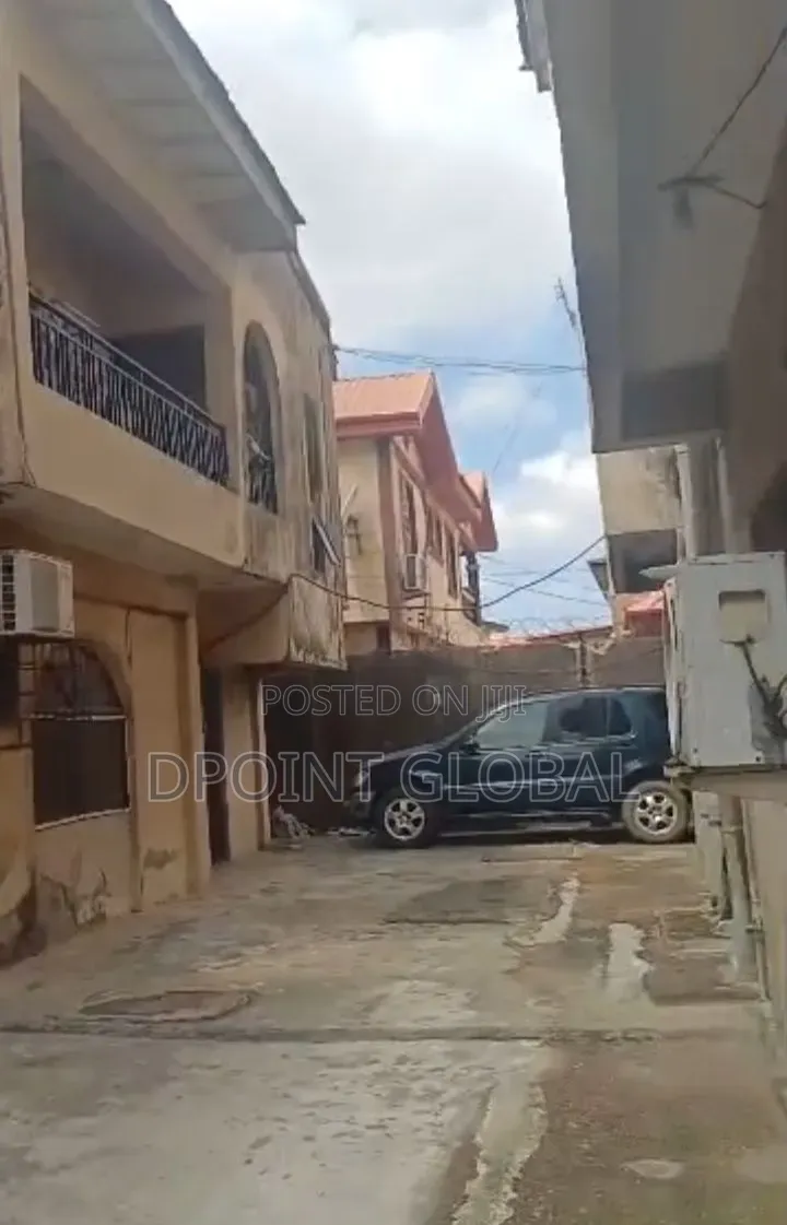 14bdrm Block of Flats in In Estate, Ejigbo / Ejigbo for sale in Ejigbo / Ejigbo