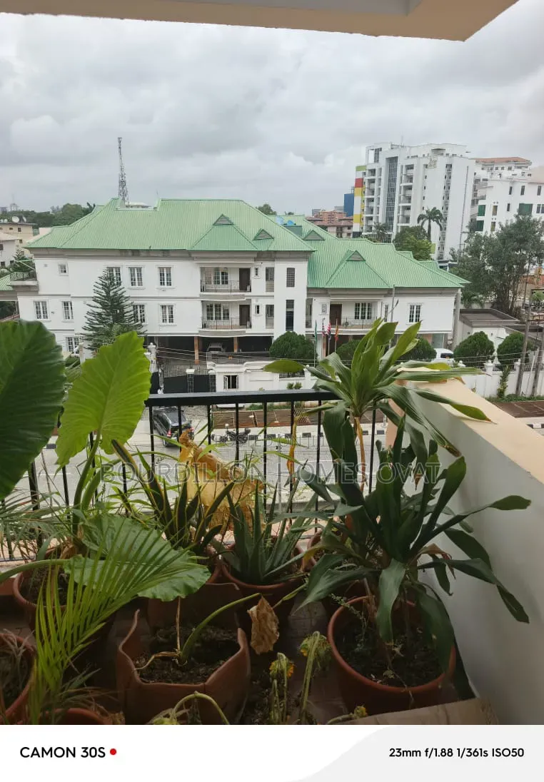 3bdrm Block of Flats in Ikoyi Lagos State for sale in Ikoyi S.W