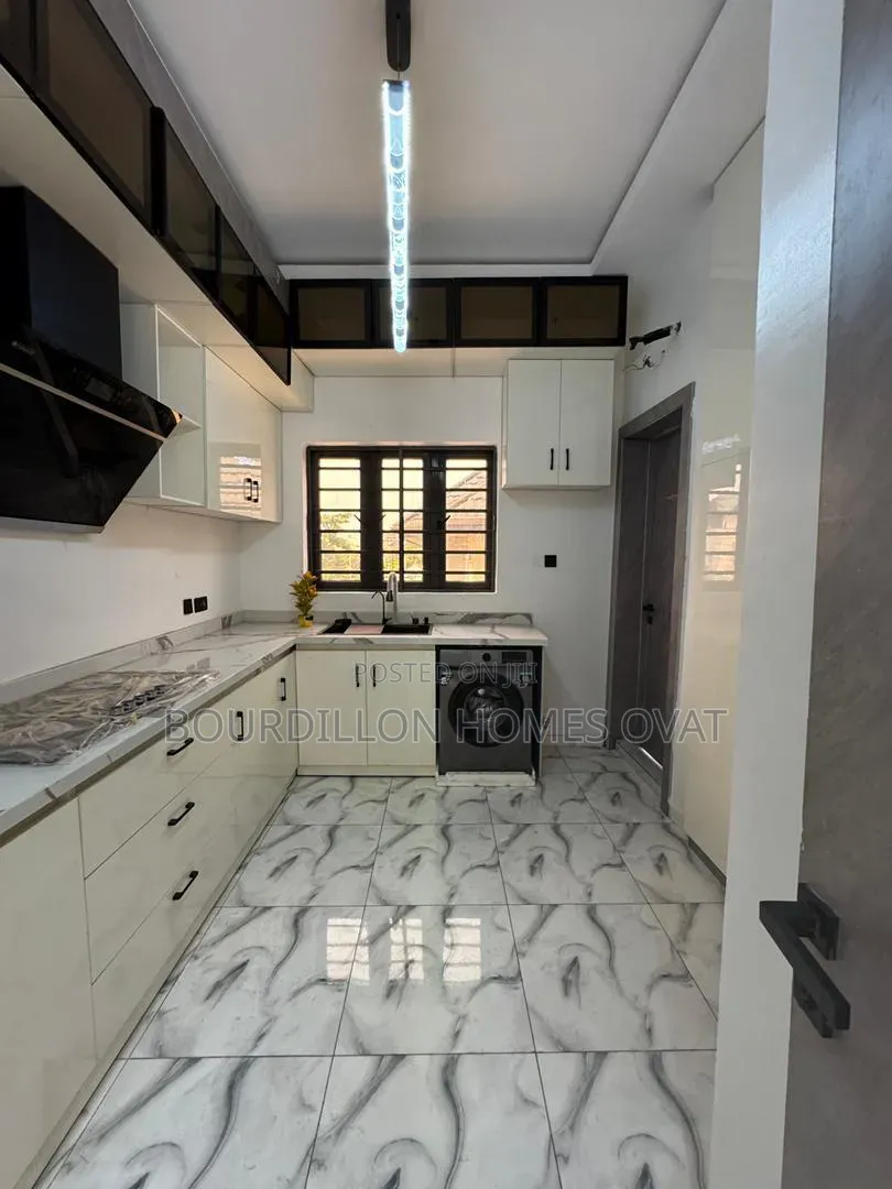 4bdrm Duplex in Lekki Phase 1 for sale in Lekki Phase 1