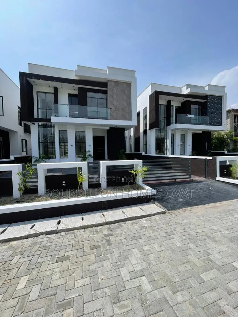 5bdrm Duplex in Megamound Estate for sale in Ikota