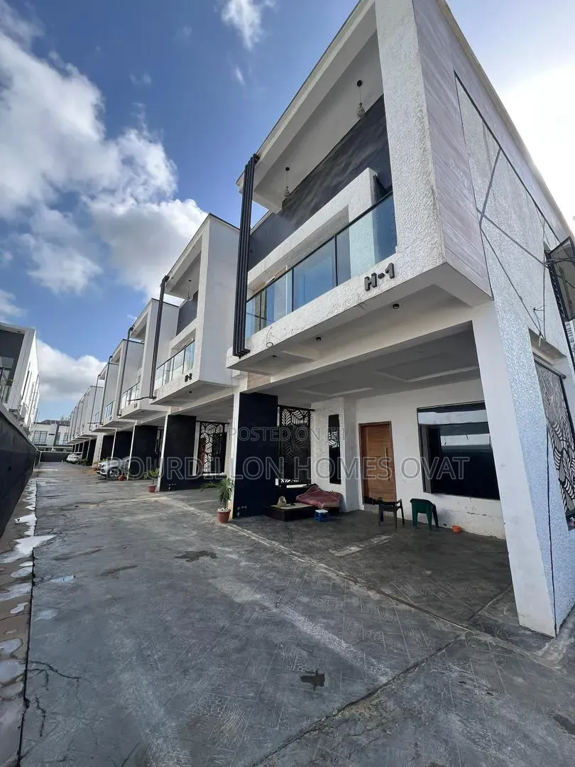 4bdrm Duplex in Ikota Lekki Lagos for rent in Ikota