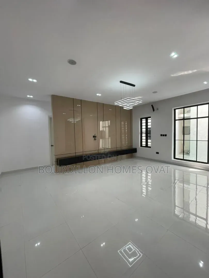 2bdrm Apartment in Ologolo Lekki Lagos for sale in Ologolo