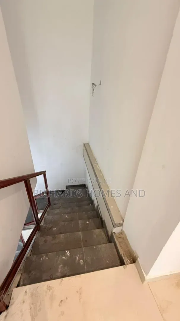 4bdrm Duplex in Osborne Estate for sale in Osborne Foreshore Estate