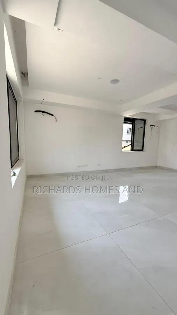4bdrm Duplex in Osborne Estate for sale in Osborne Foreshore Estate