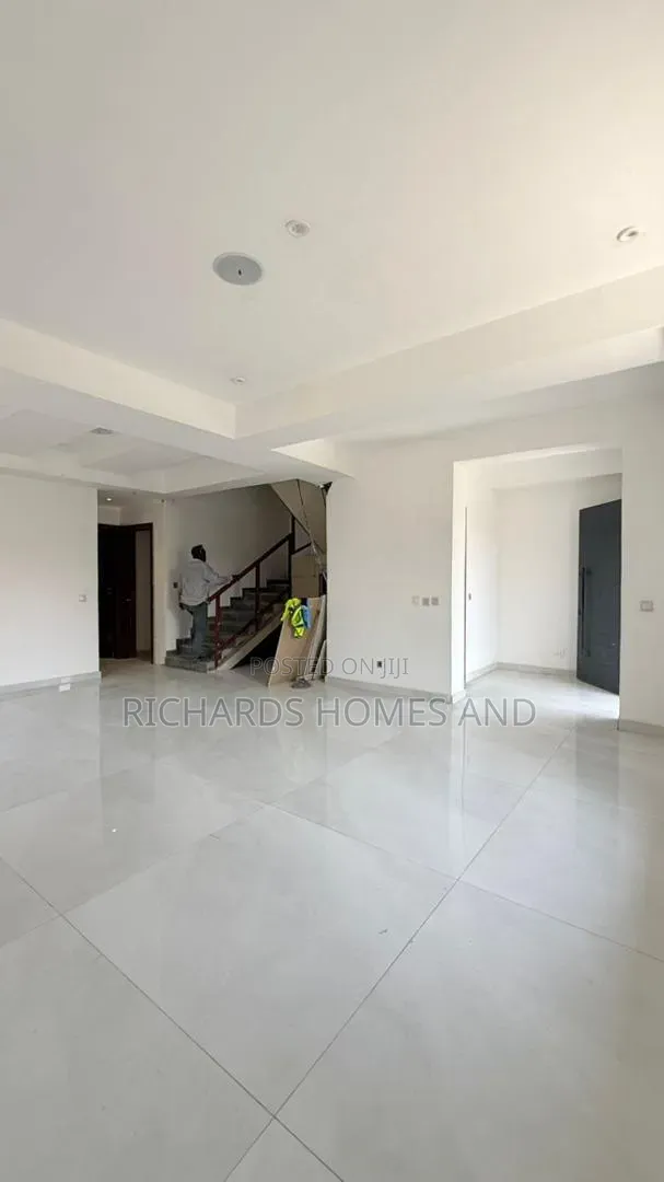 4bdrm Duplex in Osborne Estate for sale in Osborne Foreshore Estate