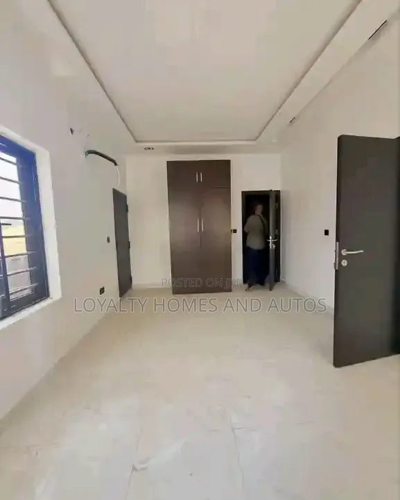 4bdrm Duplex in GRA Phase 1 for sale in GRA Phase 1