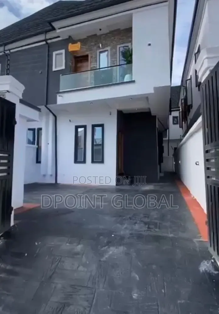 4bdrm Duplex in In Estate, Ikota for sale in Ikota