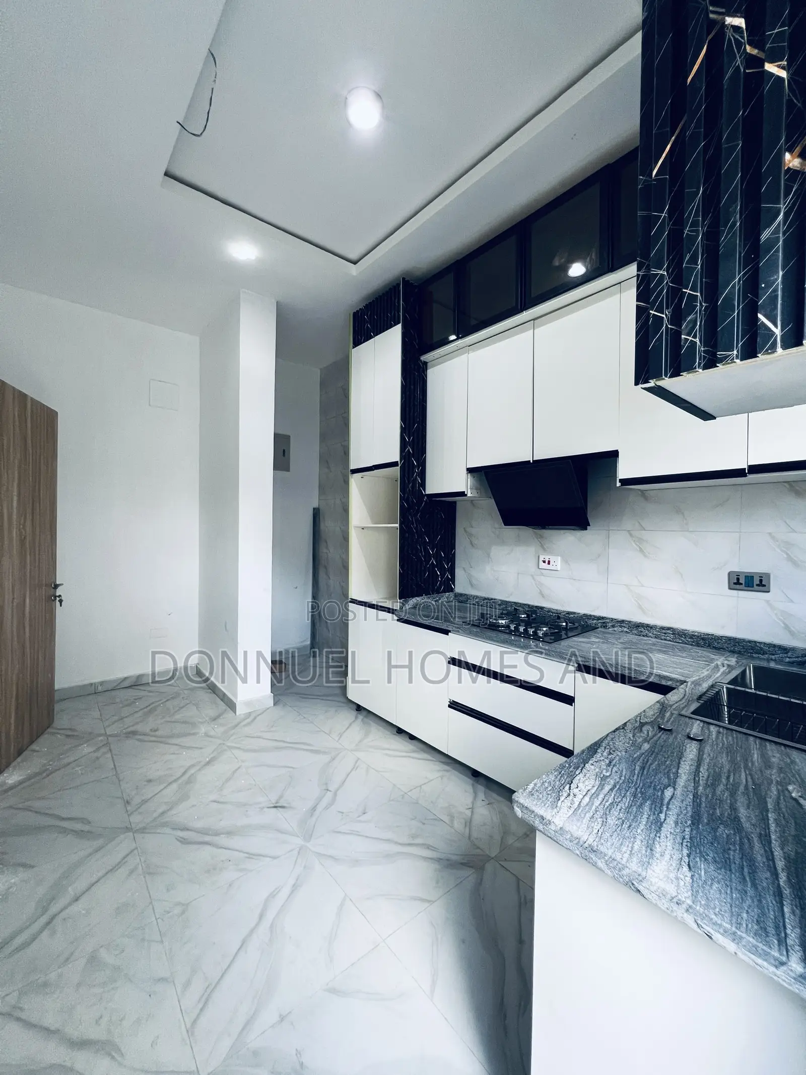 2bdrm Apartment in Lekki Expressway for sale in Lekki Expressway