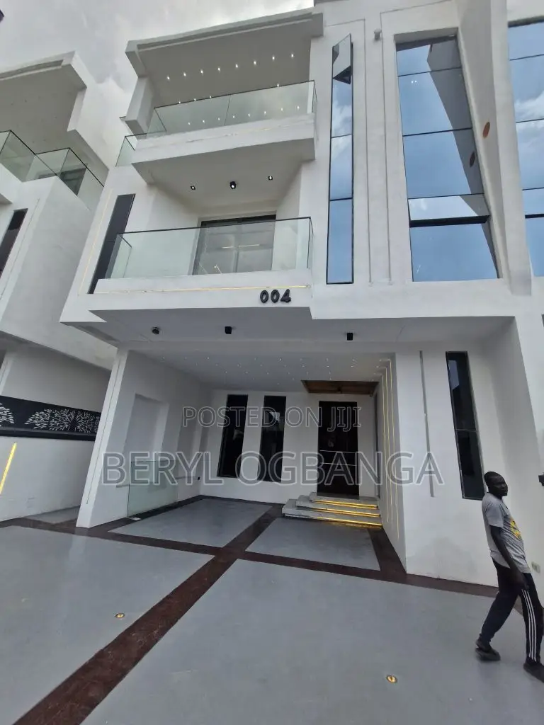 4bdrm Duplex in Agungi for sale in Agungi