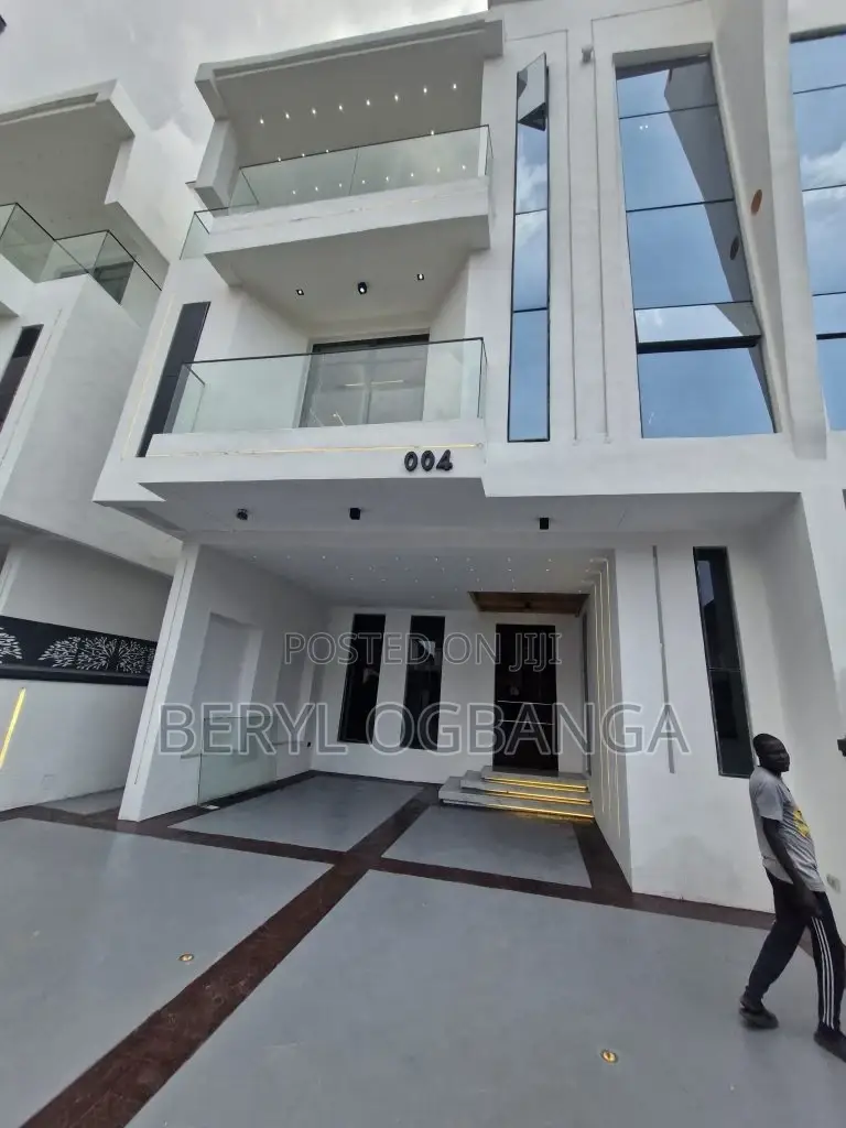 4bdrm Duplex in Agungi for sale in Agungi