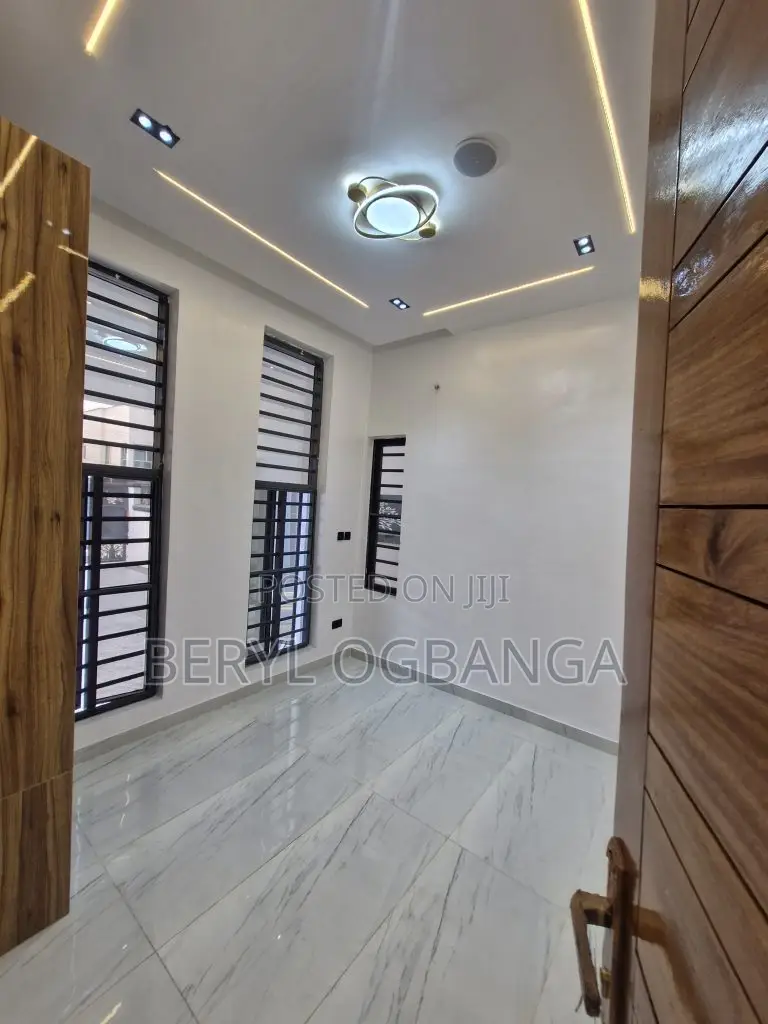 4bdrm Duplex in Agungi for sale in Agungi