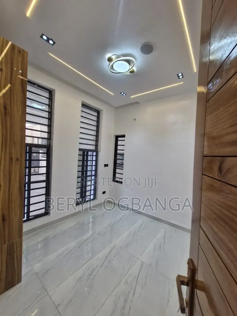 4bdrm Duplex in Agungi for sale in Agungi