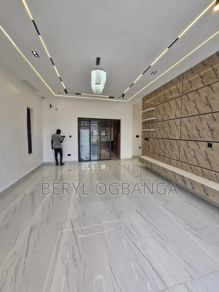4bdrm Duplex in Agungi for sale in Agungi