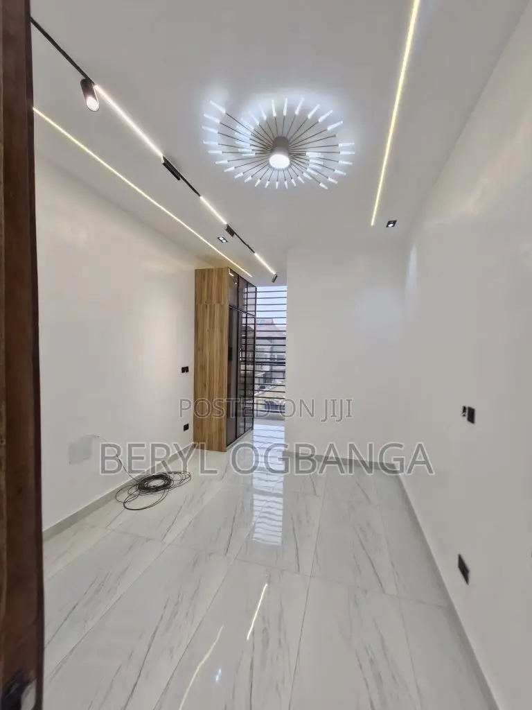 4bdrm Duplex in Agungi for sale in Agungi