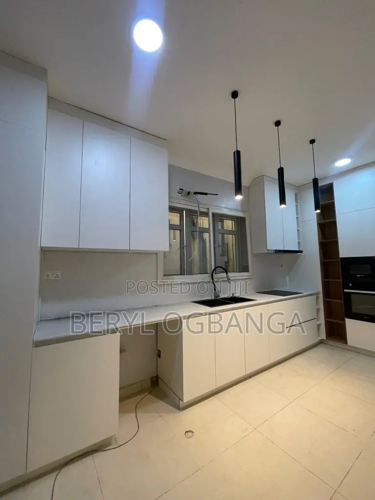 3bdrm Apartment in Ikate for sale in Ikate