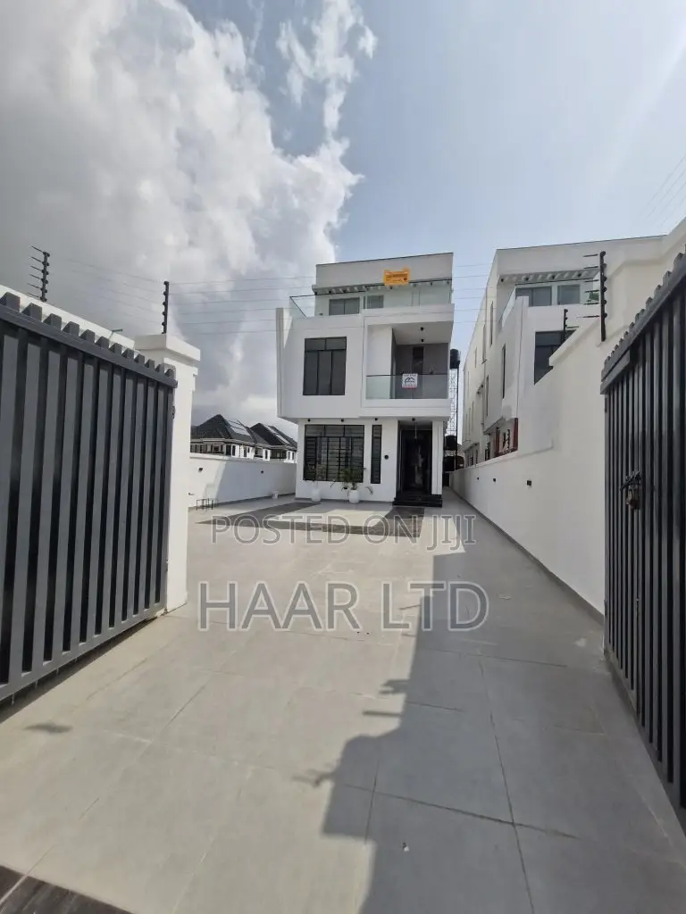 5bdrm Duplex in Lekki Phase 1 for sale in Lekki Phase 1