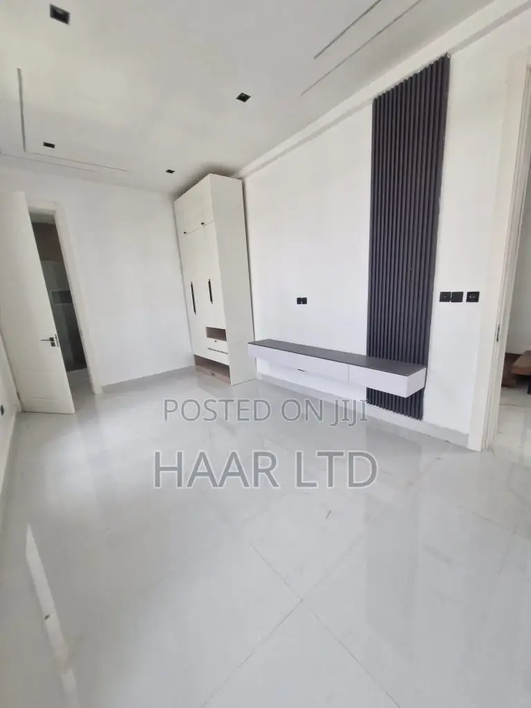 5bdrm Duplex in Lekki Phase 1 for sale in Lekki Phase 1