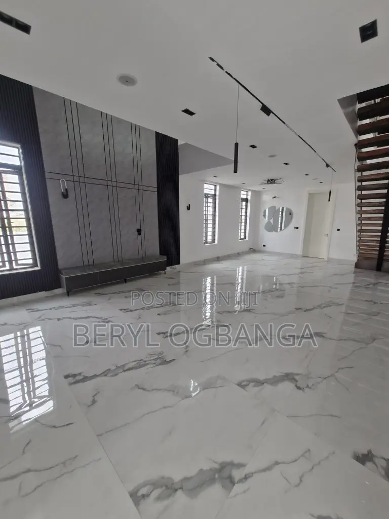 5bdrm Duplex in Lekki Phase 1 for sale in Lekki Phase 1