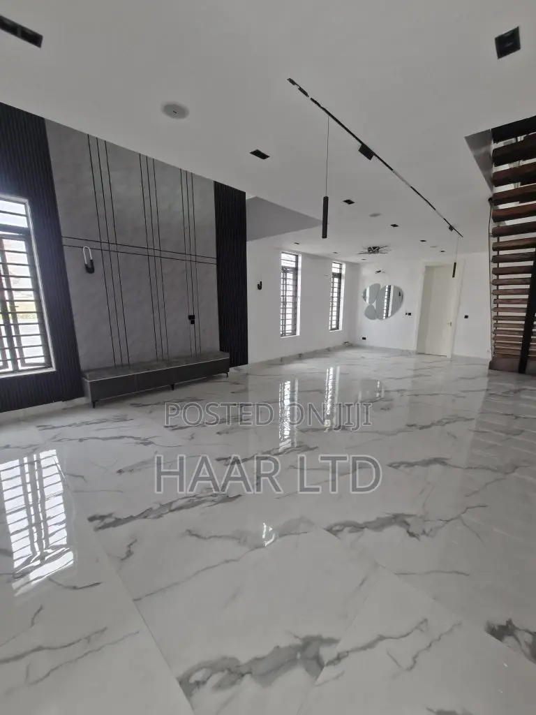5bdrm Duplex in Lekki Phase 1 for sale in Lekki Phase 1