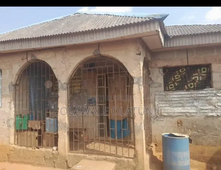 2bdrm Bungalow in Ere Road, Age Mowo for sale in Age Mowo