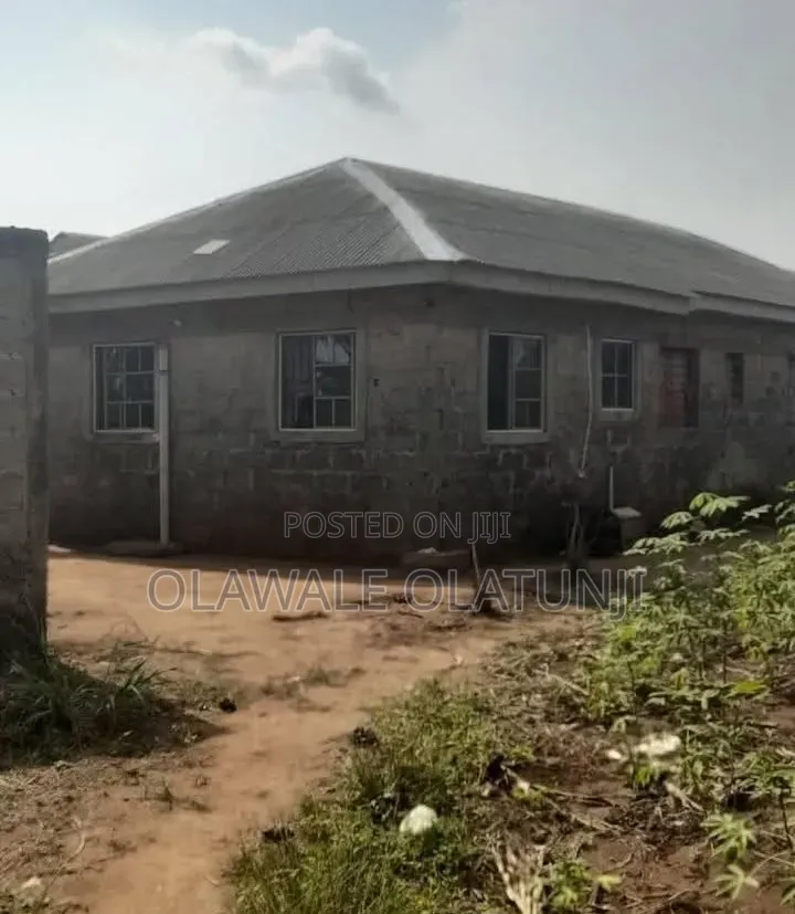 2bdrm Bungalow in Ere Road, Age Mowo for sale in Age Mowo