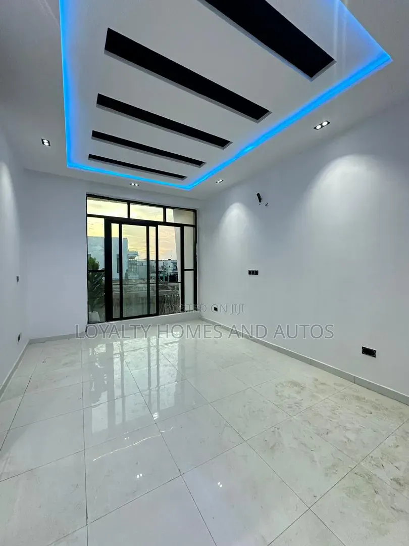 3bdrm Duplex in Ikota for sale in Ikota