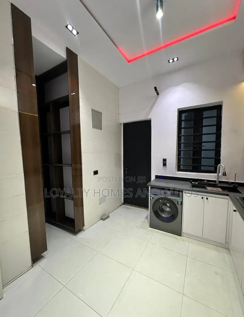 3bdrm Duplex in Ikota for sale in Ikota