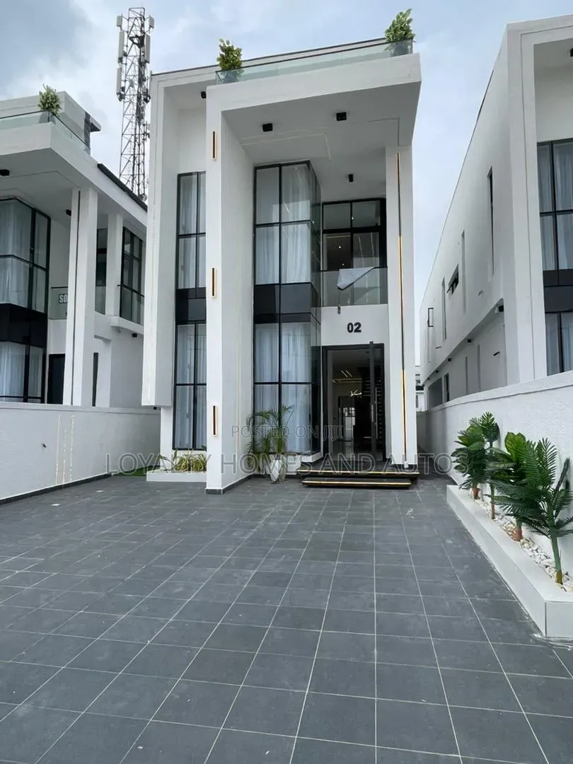 5bdrm Duplex in Ikota for sale in Ikota
