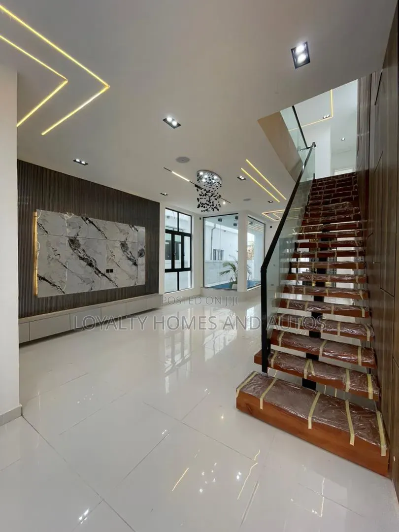 5bdrm Duplex in Ikota for sale in Ikota