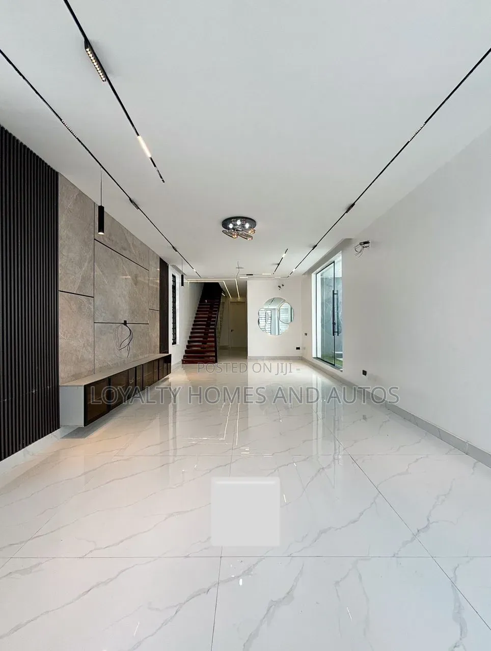 5bdrm Duplex in Lekki Phase 1 for sale in Lekki Phase 1