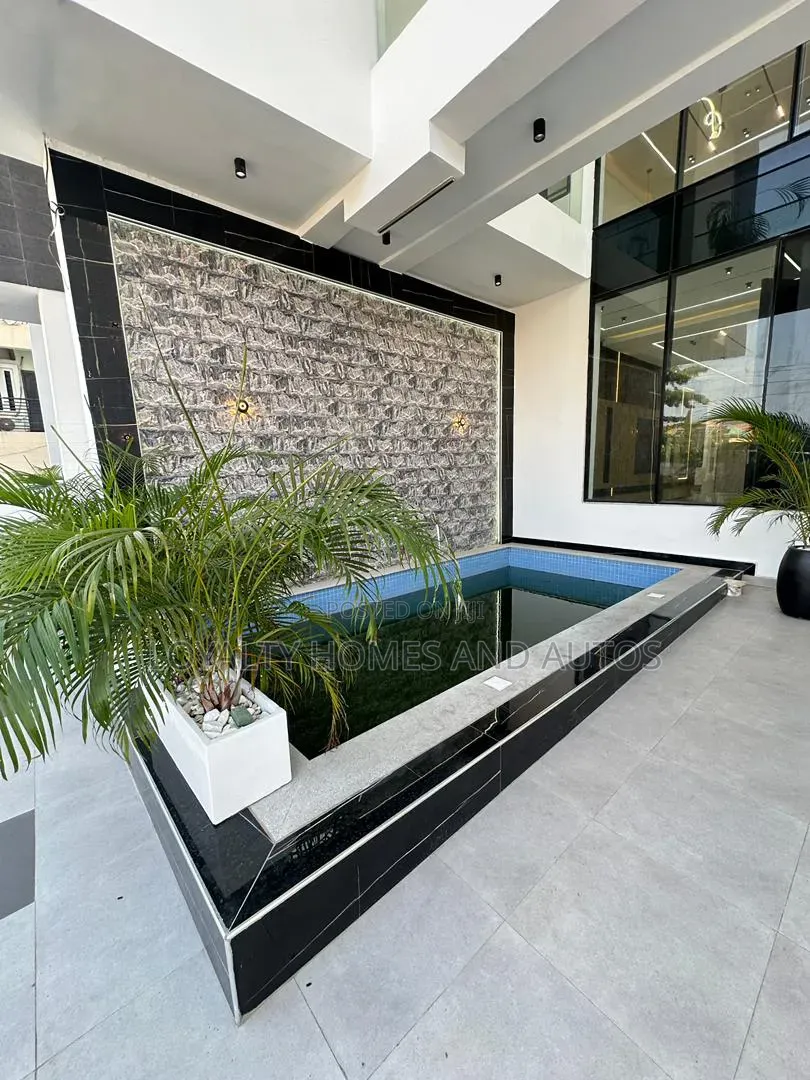5bdrm Duplex in Ikota for sale in Ikota