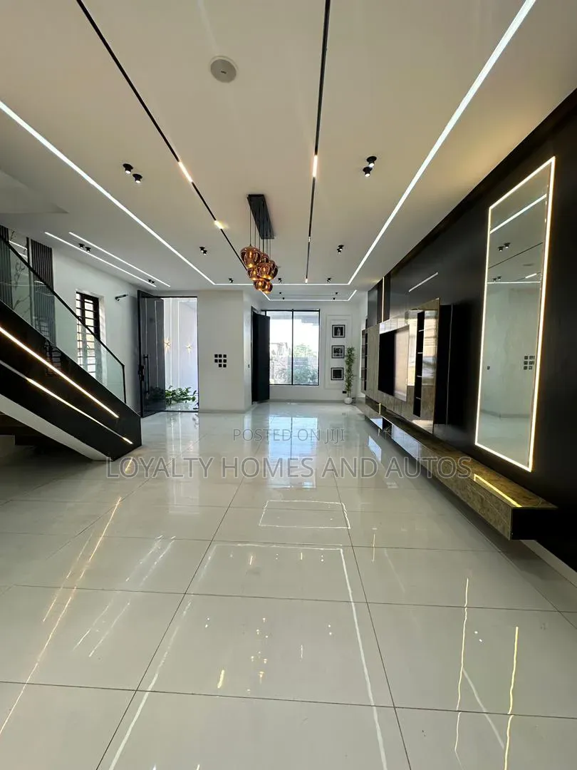 5bdrm Duplex in Ikota for sale in Ikota