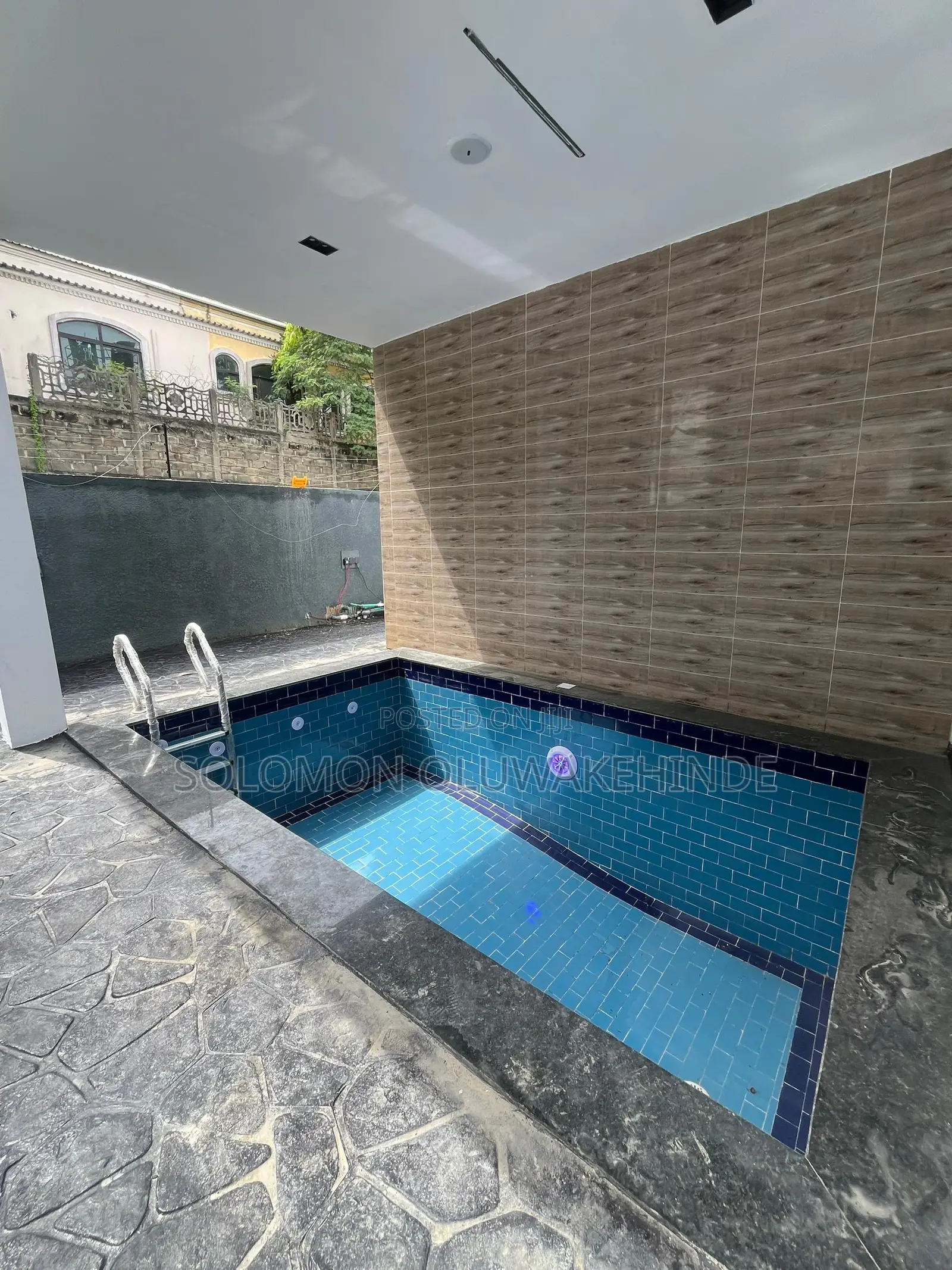 5bdrm Duplex in Chevron for sale in Chevron