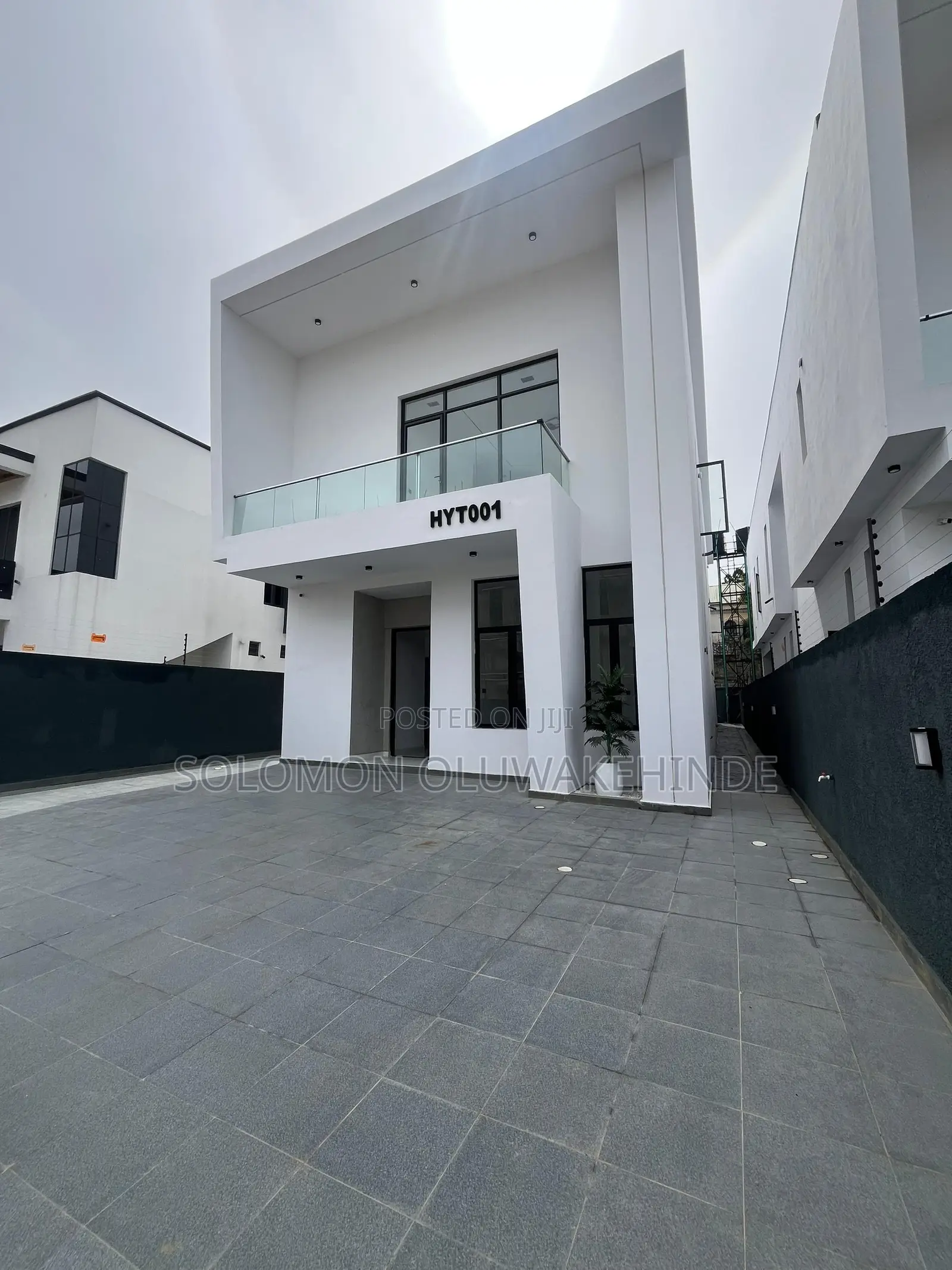 5bdrm Duplex in Chevron for sale in Chevron