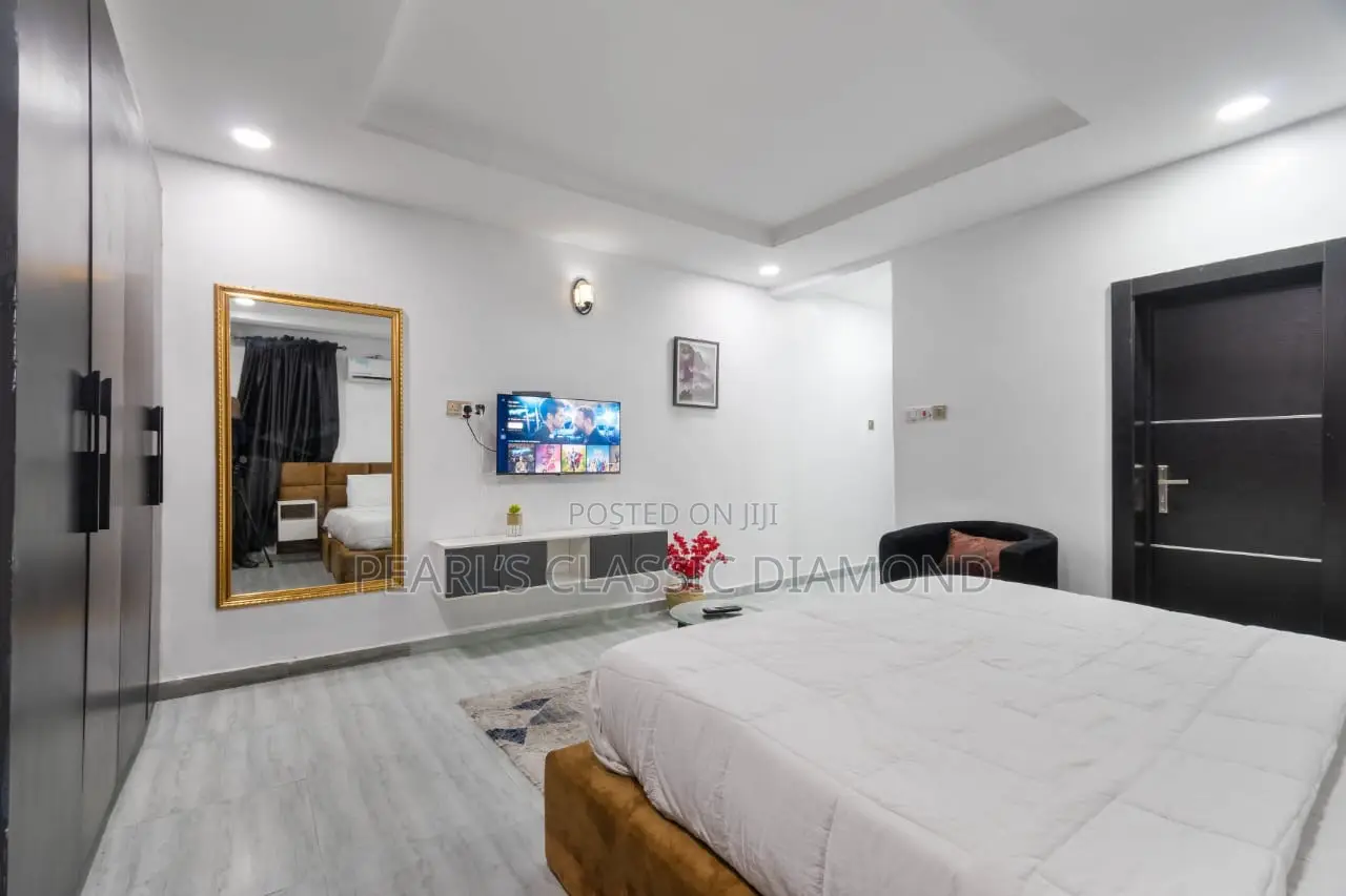 Furnished 4bdrm Townhouse / Terrace in Admiralty, Lekki Phase 1 in Lekki Phase 1